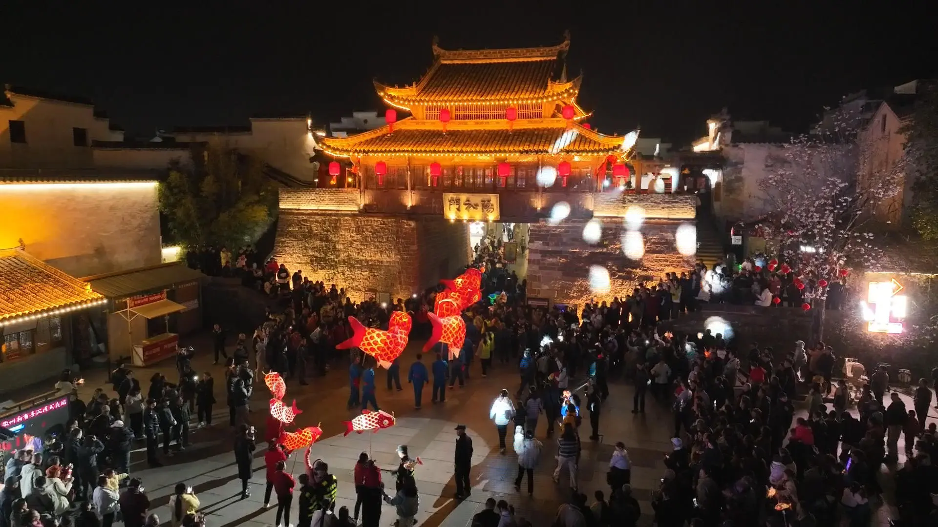 傳統韻味+現代潮流  黃山歙縣古城演唱會嗨翻春夜