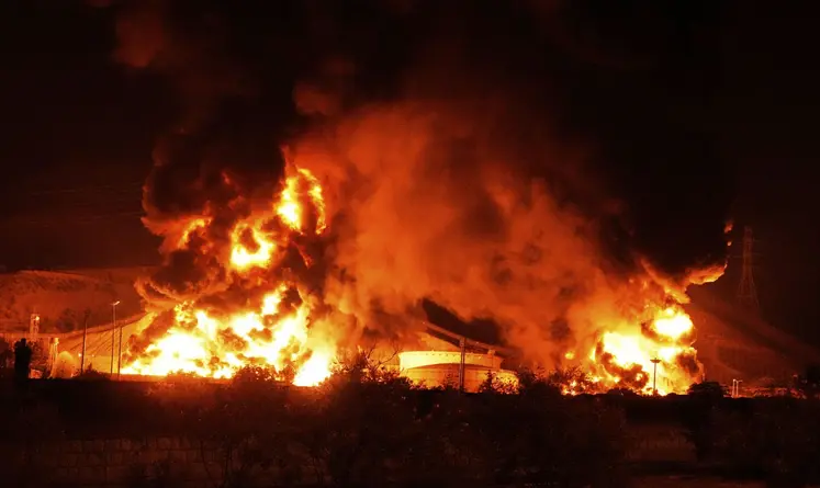 伊朗紅新月會：儲油設施爆炸带來大氣污染風險 