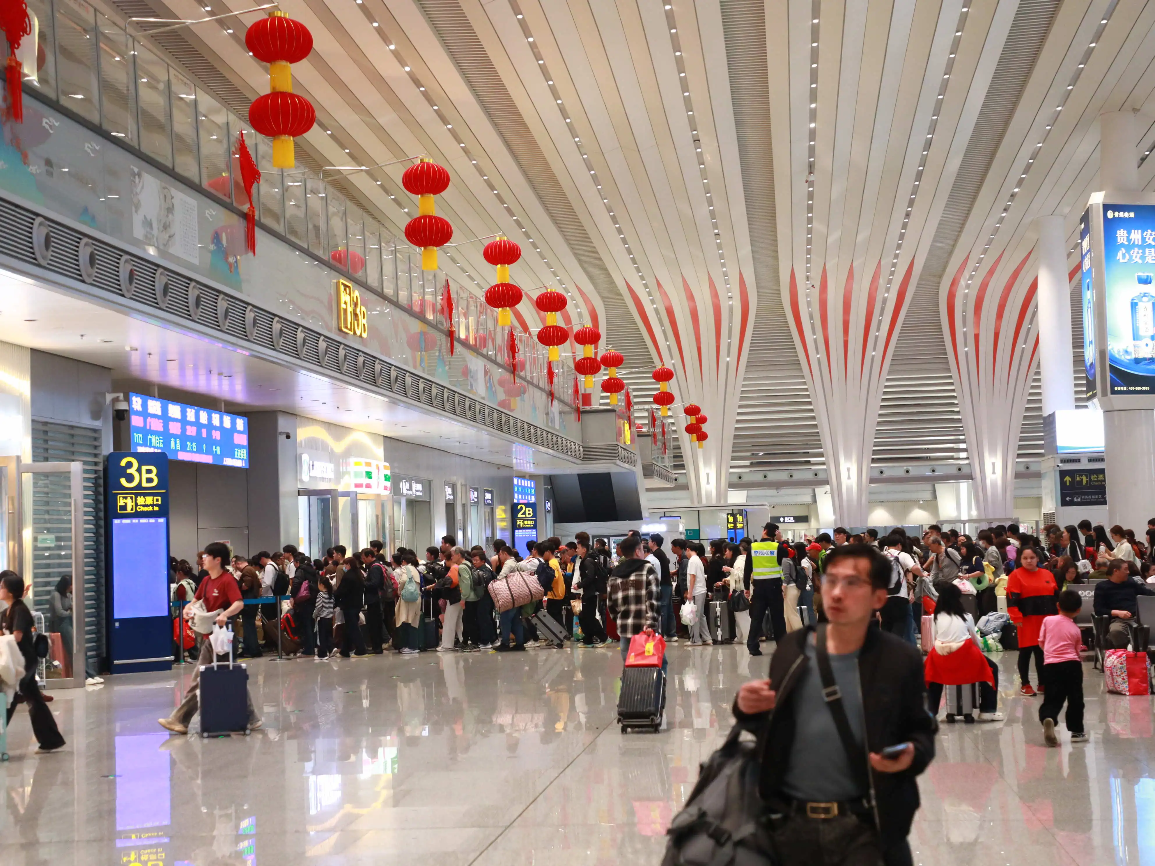  春運尾聲客流平穩有序 國鐵廣州局預計發送旅客163.2萬人次