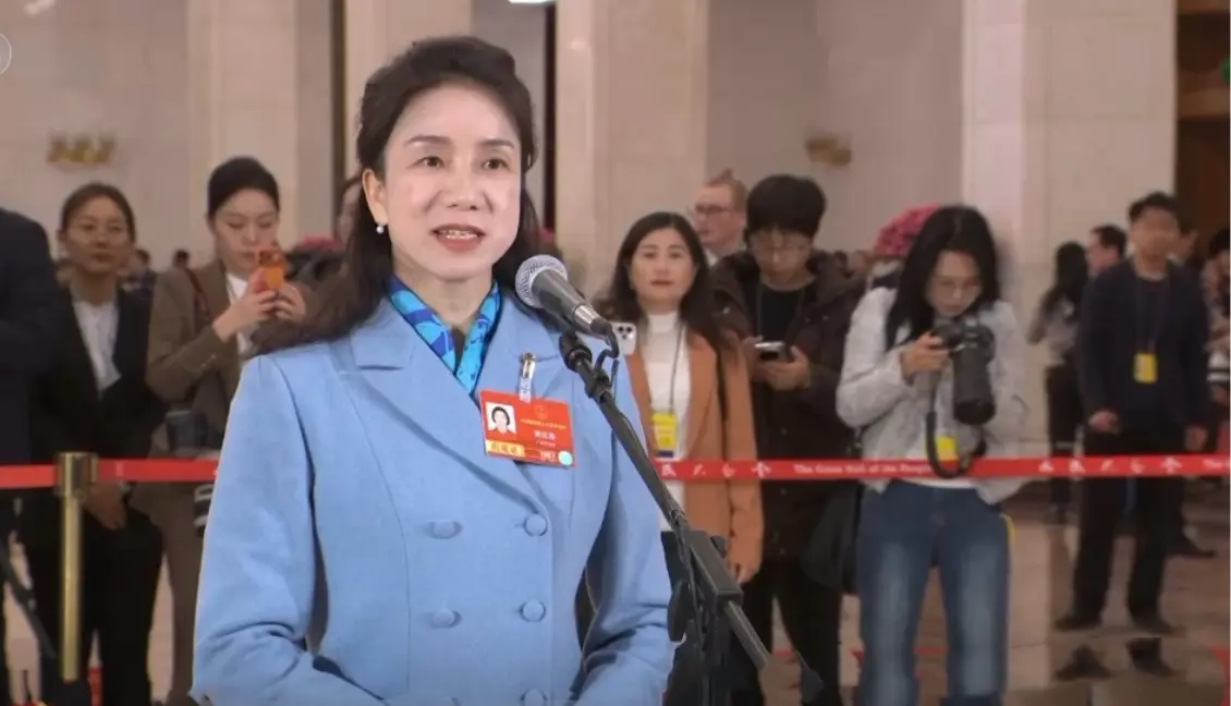 全國兩會｜黃花春：青少年心理問題需科學對待 建構系統支援體系