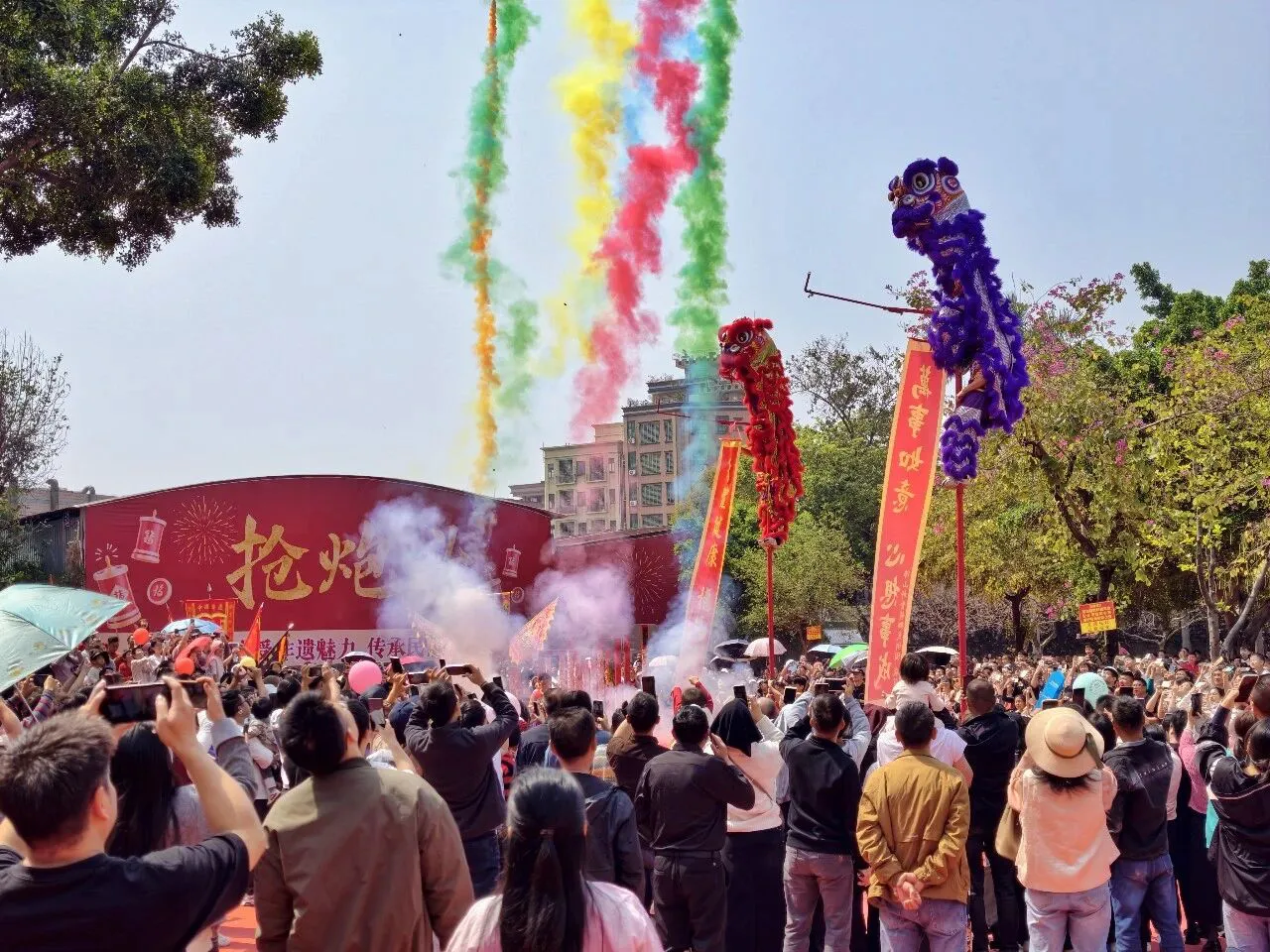 搞咩啊|英國小伙在東莞厚街「搶炮頭」