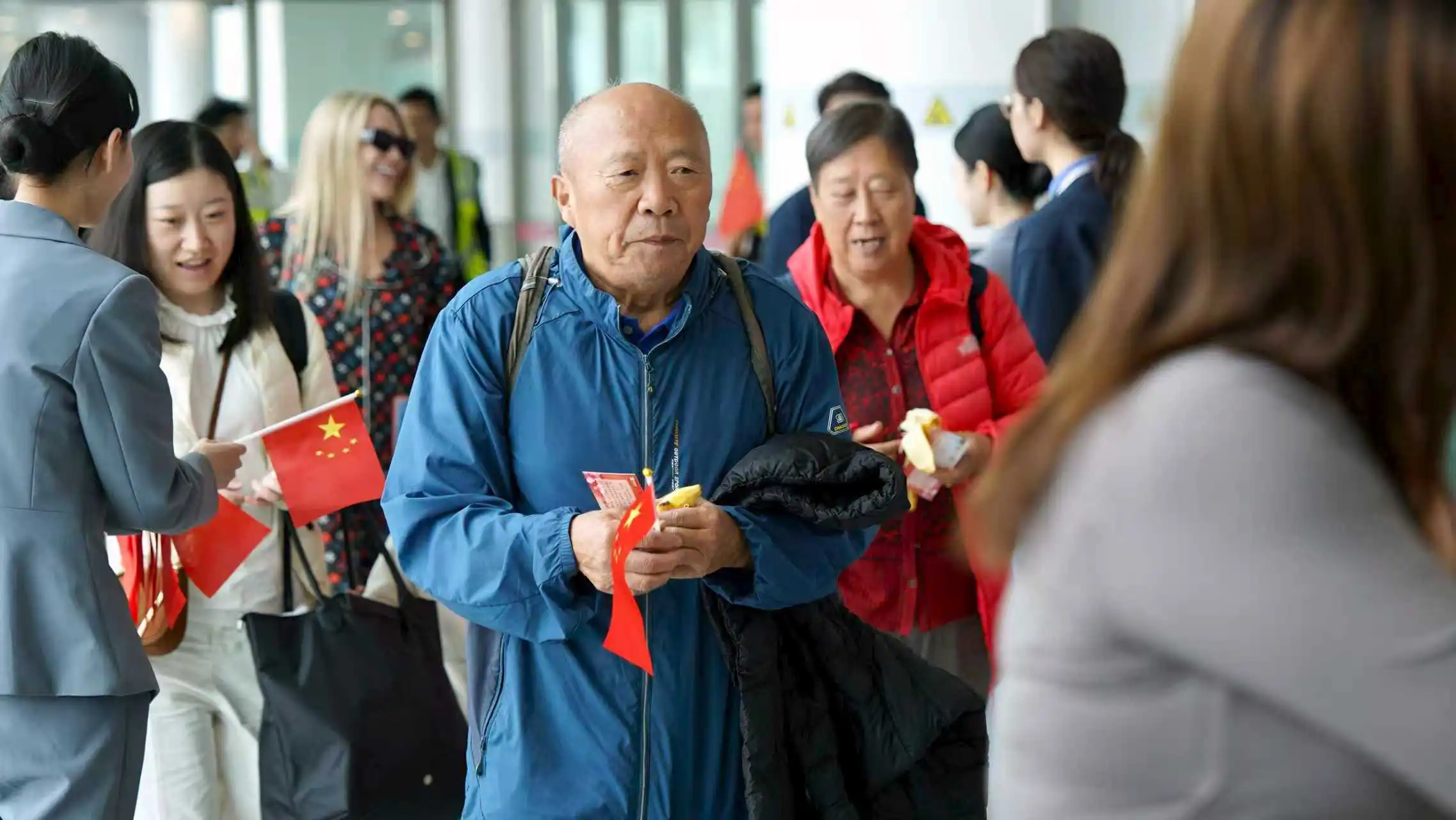 深圳機場迎接迪拜復航首批抵深同胞