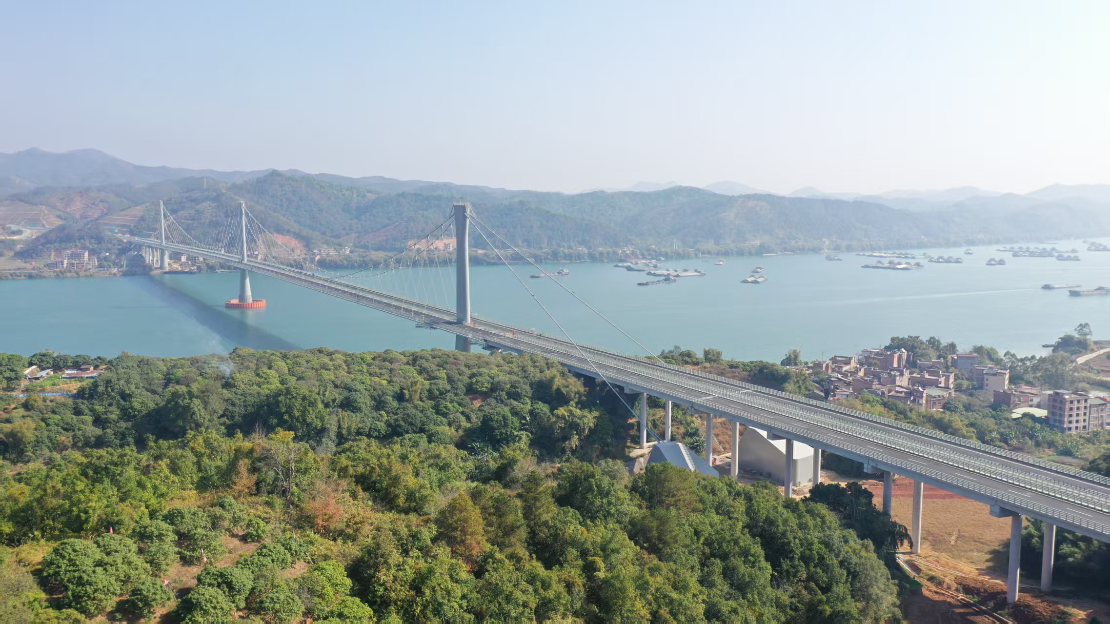 在漢央企築飛虹 潯江大橋通車貫通南北(上)