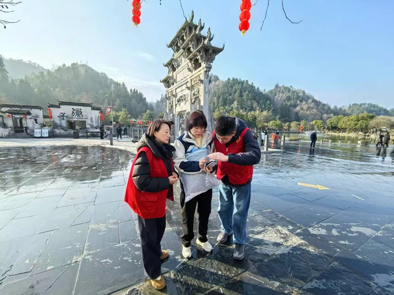 皖黟縣西遞鎮：志願之光持續閃耀「桃源人家」