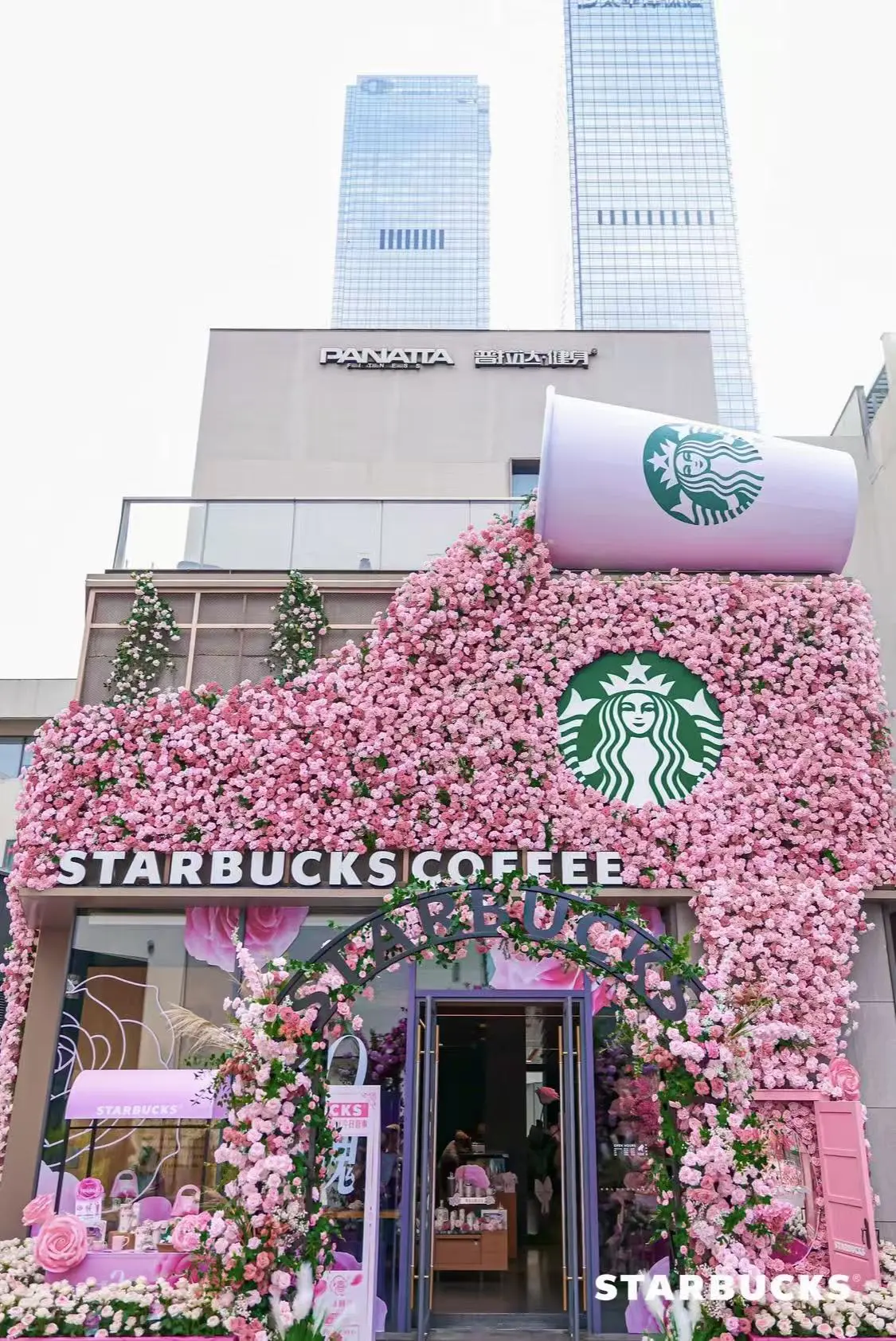 政企共築福田「玫瑰之約」，星巴克為深圳甜蜜經濟注入首店首發新勢能
