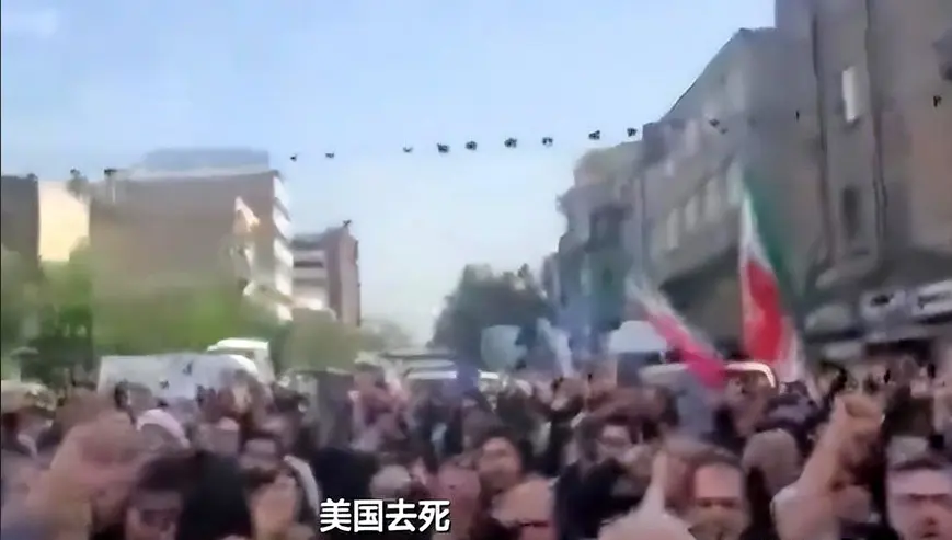 伊朗民眾悼念美以襲擊中遇害的伊朗高級軍事指揮官 