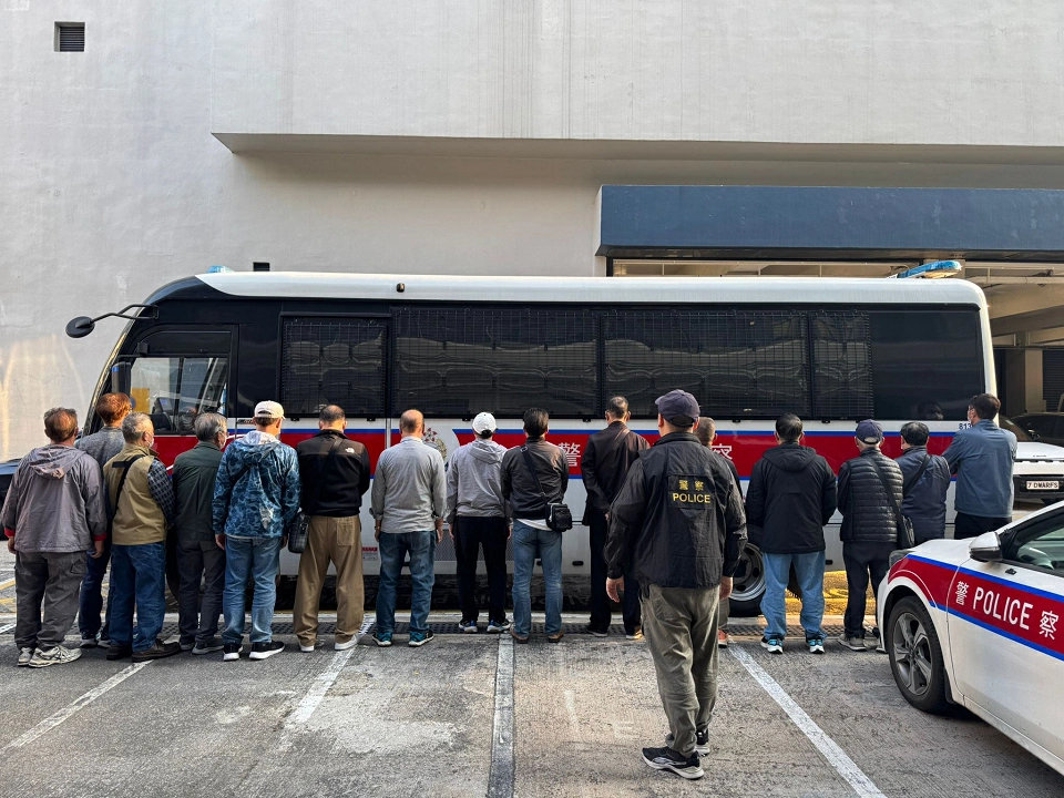 警方大埔破麻雀賭檔 拘37人包括七旬男主持