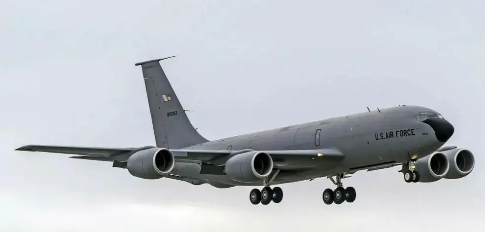 伊拉克民兵武裝稱襲擊兩架美軍加油機  一架被擊落