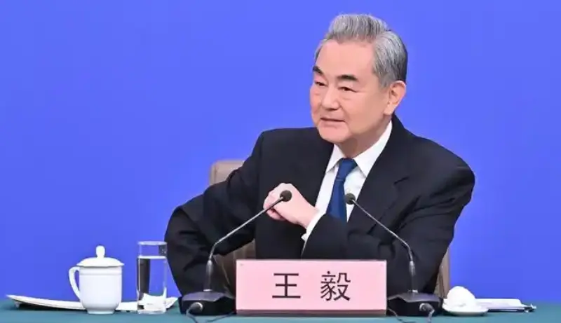 王毅同古共中央政治局委員、外交部長羅德里格斯通電話