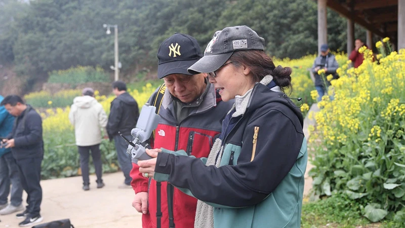 皖歙縣：新安江畔春色濃 「春日經濟」活力顯