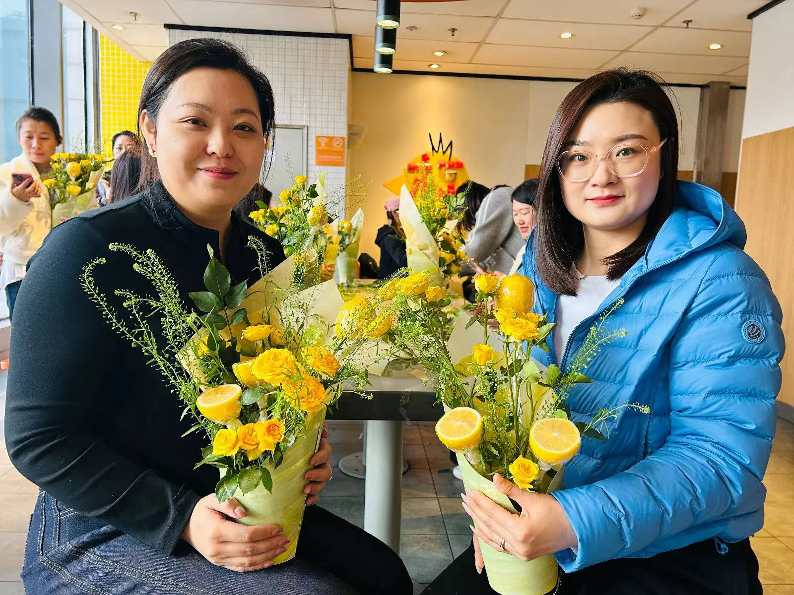 哈市香坊區新香坊街道與哈東萬達聯手送上春日主題「暖心花」