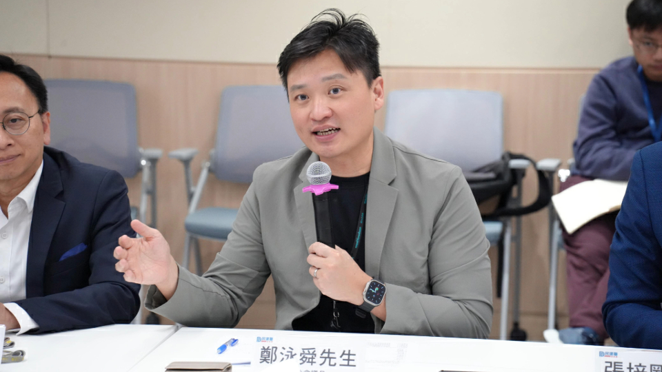 鄭泳舜約見康文署促加快改造公共遊樂空間