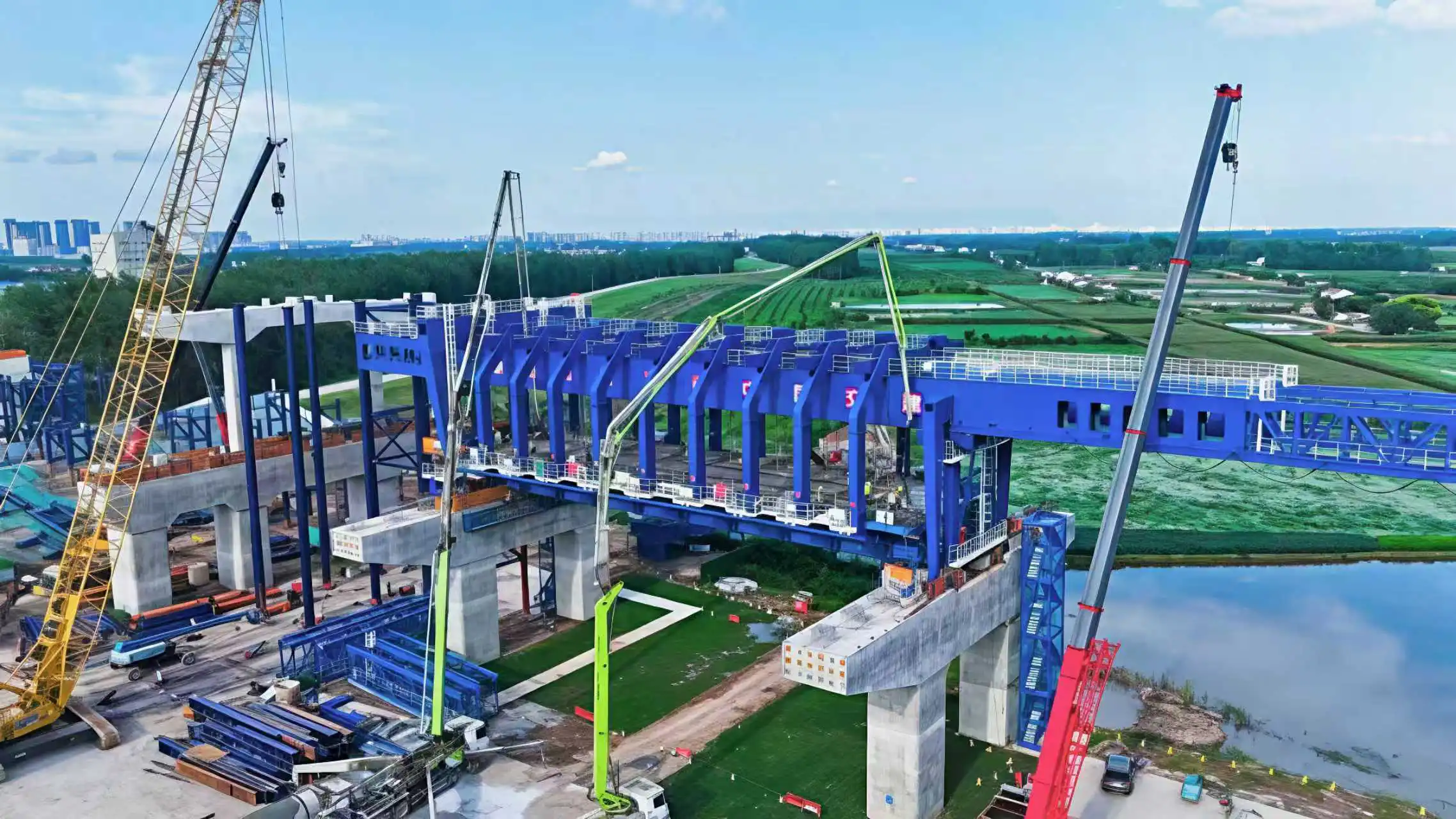 築梁神器「漫步」長江畔