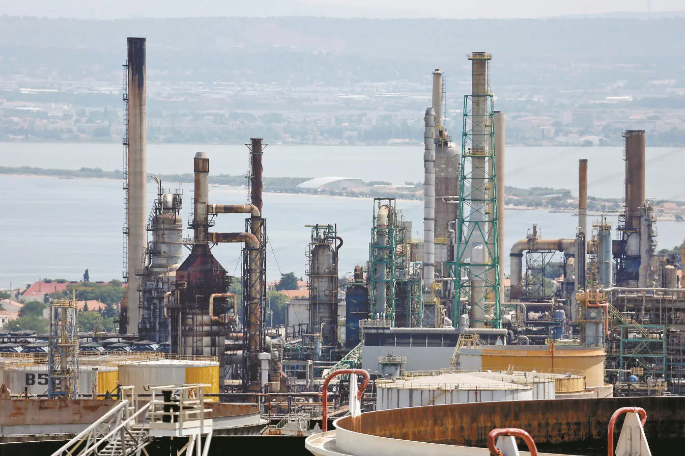 局勢持續緊張 航運交通受阻 多家能源巨企暫停中東業務