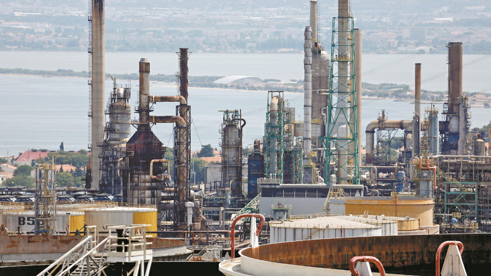 局勢持續緊張 航運交通受阻 多家能源巨企暫停中東業務