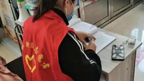 中辦、國辦發布關於推進社會工作專業人員隊伍建設的意見