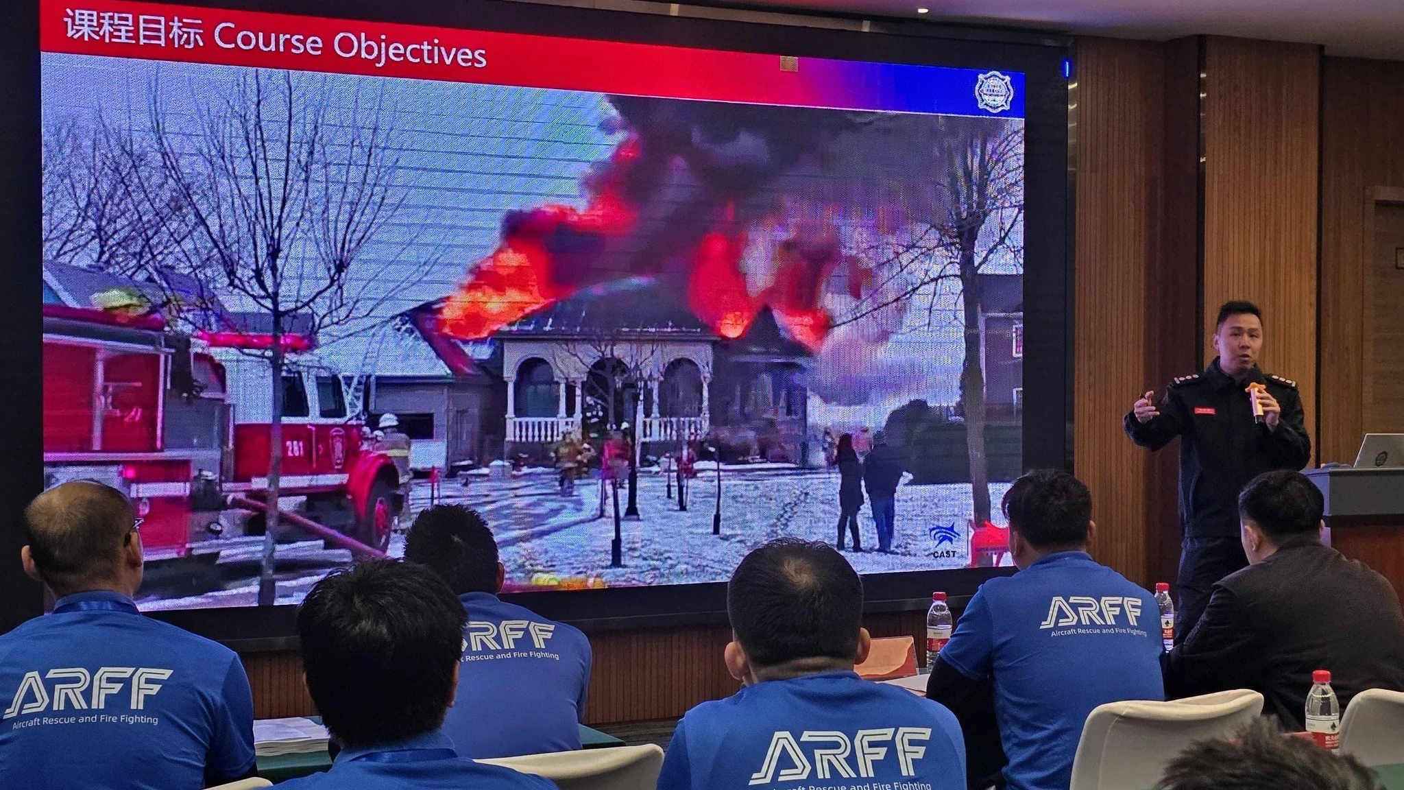 消防處首派教官赴武漢授課 分享機場滅火策略及經驗