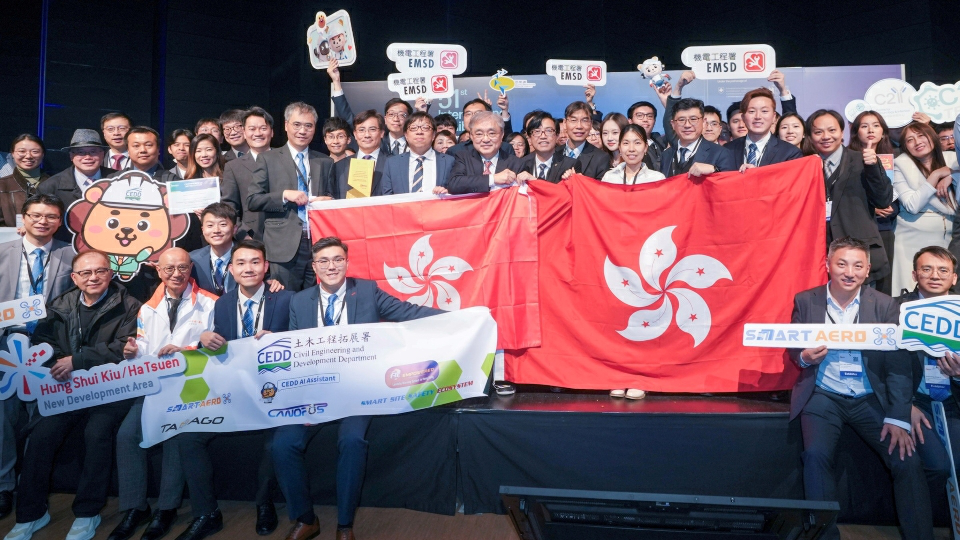 孫東祝賀香港代表團在第五十一屆日內瓦國際發明展再創佳績