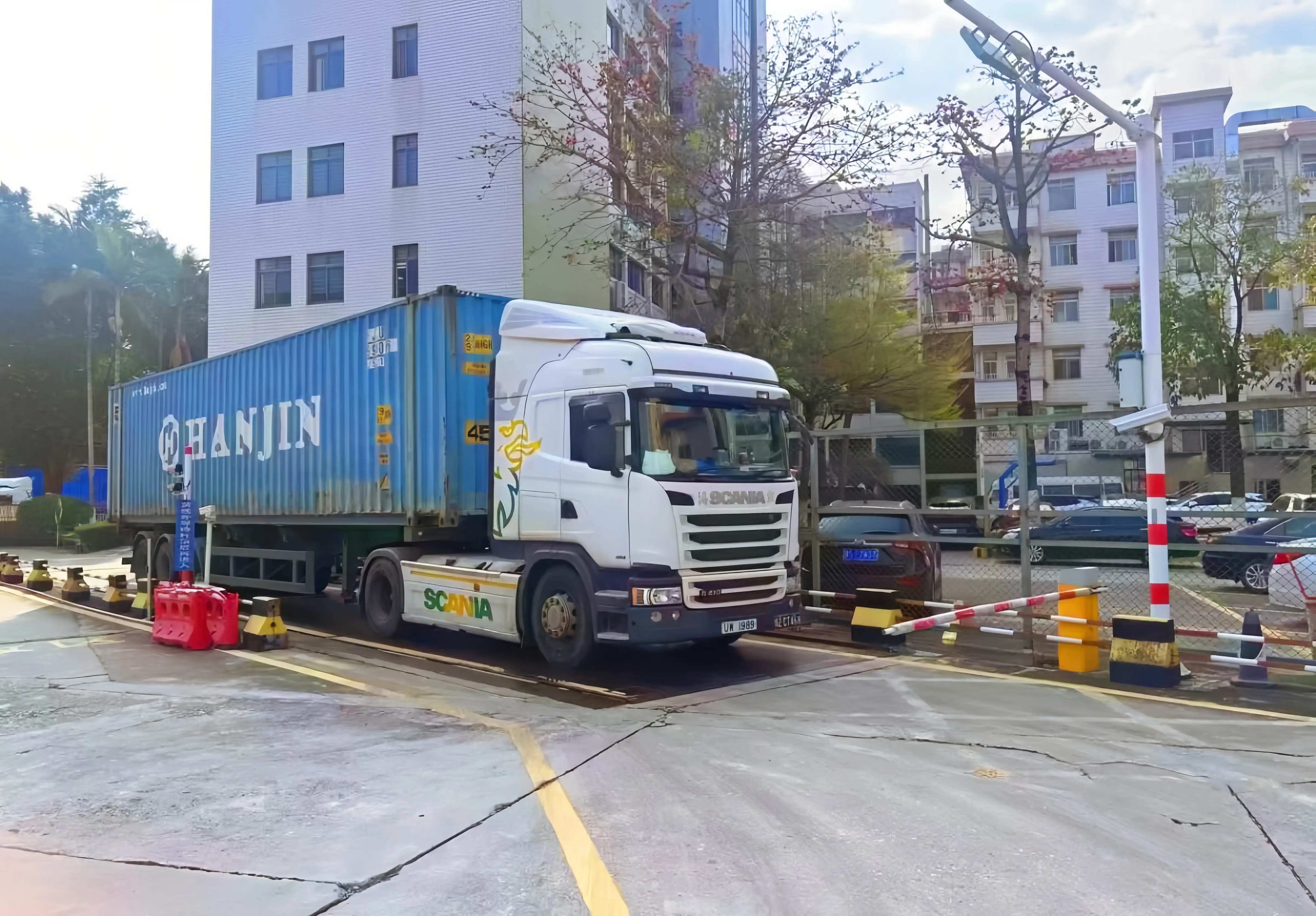 打造 「智慧卡口」 實現 「無感通關」花都海關助力花貨加速出海