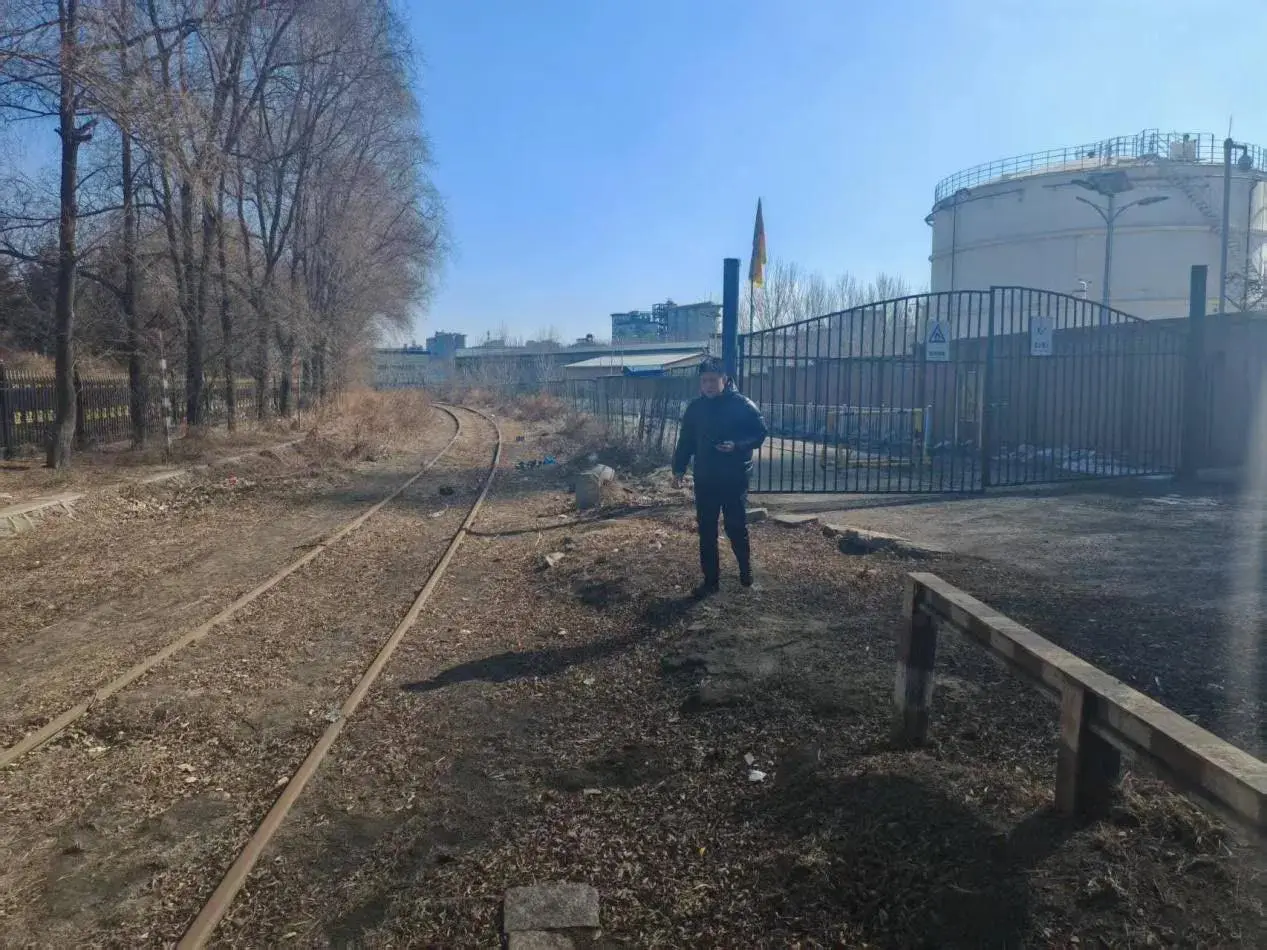 哈市香坊區朝陽鎮開展鐵路沿線環境衛生專項整治工作