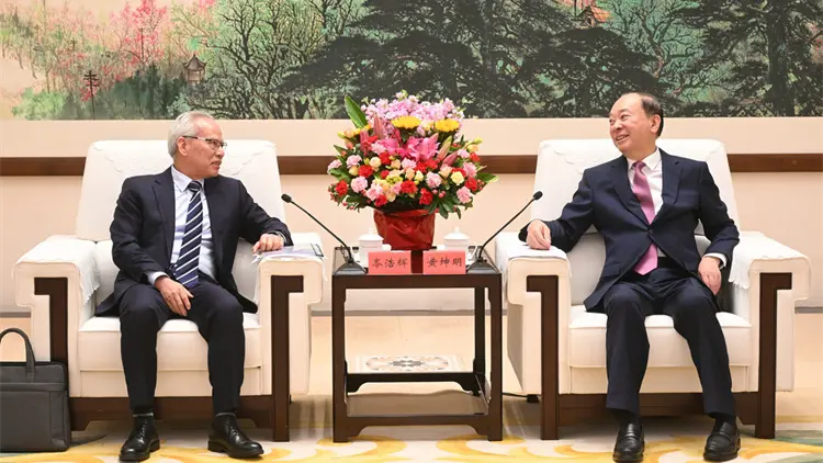 黃坤明、孟凡利會見澳門特別行政區行政長官岑浩輝