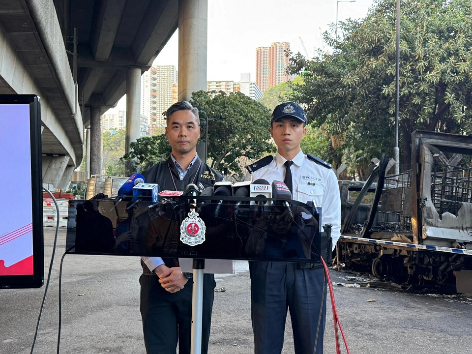 葵涌貨櫃碼頭貨車非法油站火警 警方追緝女車主