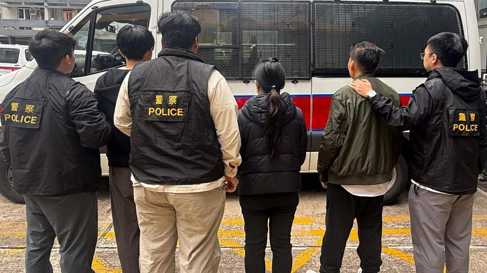 警方破黃大仙公屋毒品倉 拘3人檢260萬元海洛英