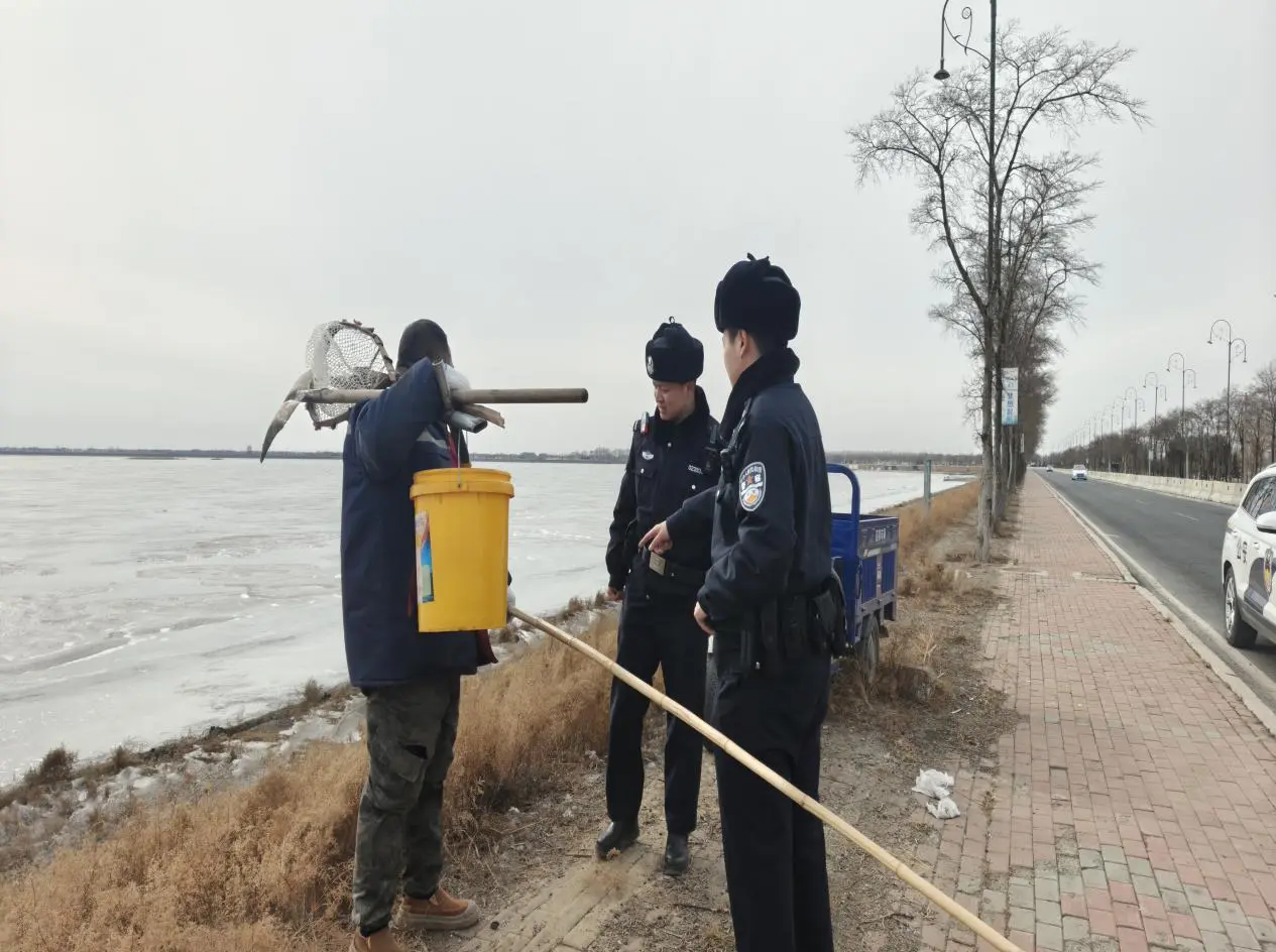 哈市呼蘭警方全面織牢「春融期」江上安全防護網