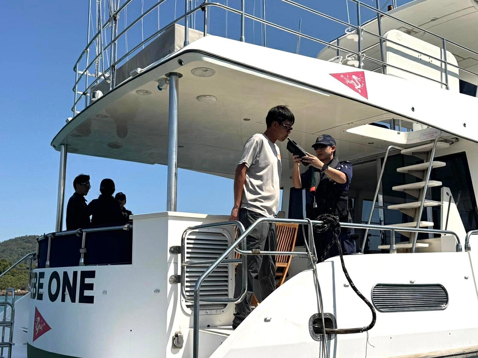 保障海上安全 水警不定期突擊醉駕藥駕