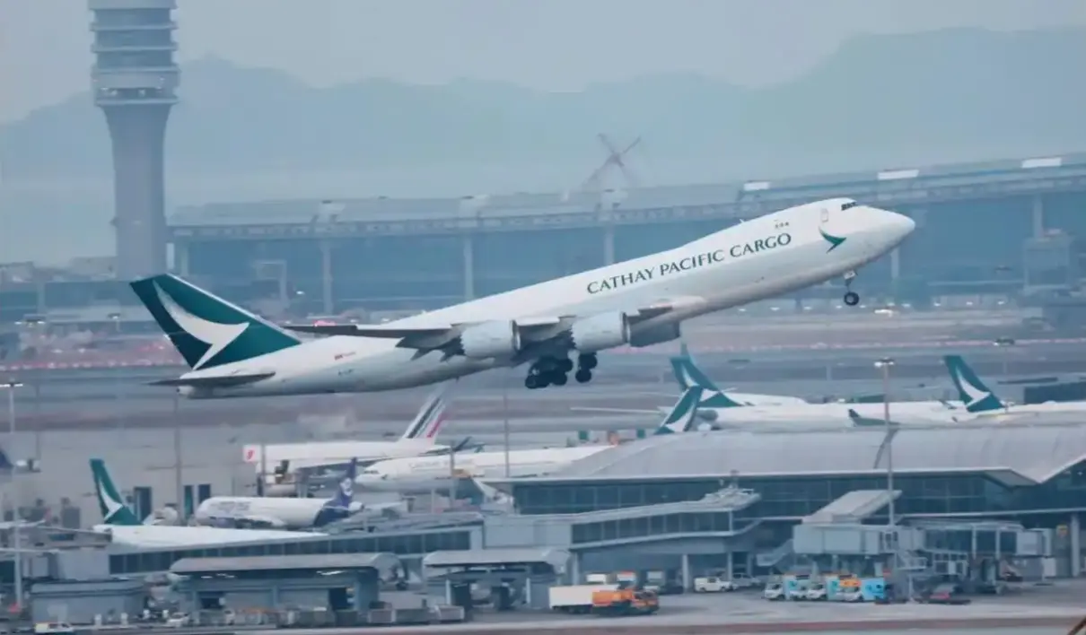 國泰取消所有至4月30日往返迪拜及利雅得航班