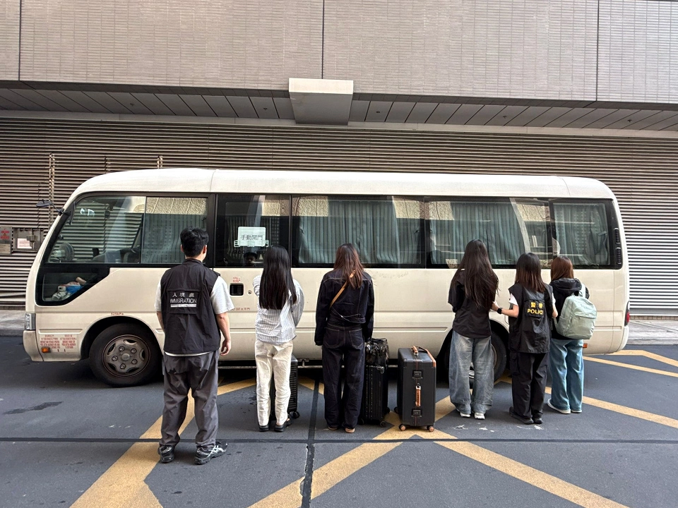 警方灣仔掃黃行動 9名內地女被捕