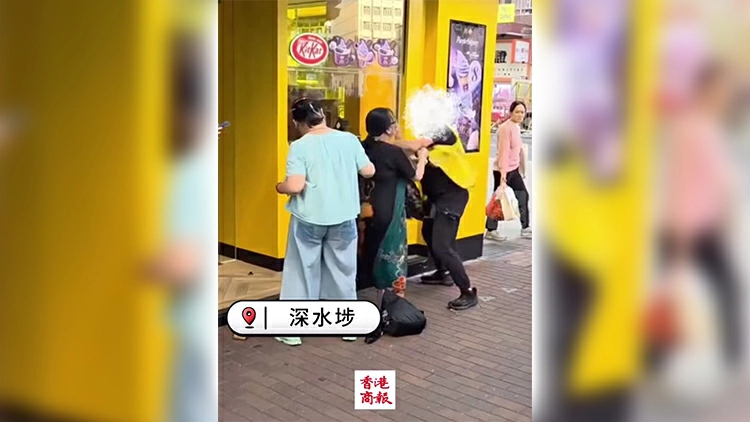 有片｜疑因排隊問題起爭執 深水埗一對母女大戰特賣城女職員