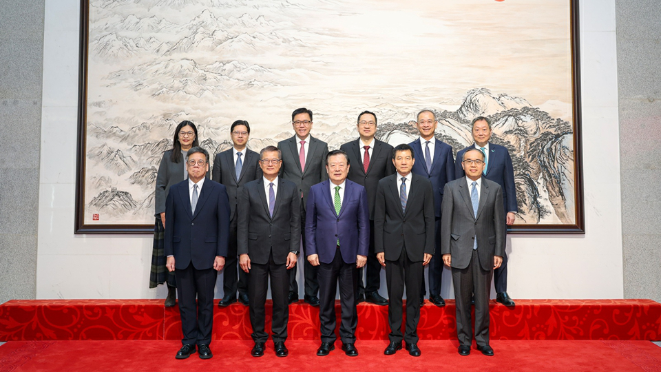 夏寶龍會見財政司司長陳茂波一行