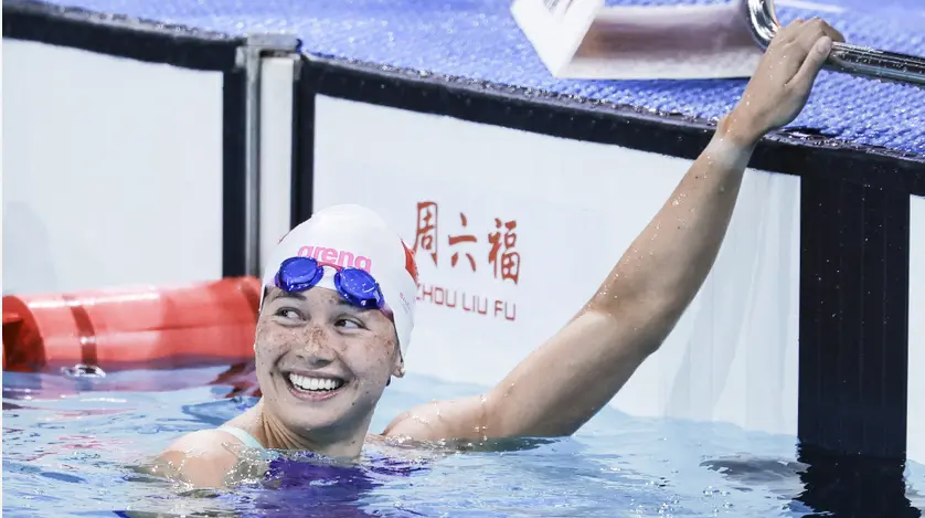 何詩蓓中國公開賽100米自由泳奪冠 0.01秒力壓澳洲選手