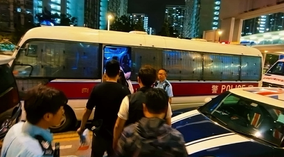 警方元朗反罪惡行動 搗無牌酒吧拘55人