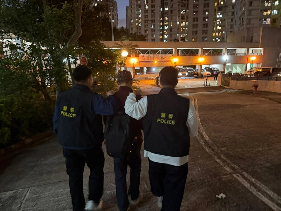 警方觀塘打擊非法收債 拘12人涉刑毀及刑事恐嚇