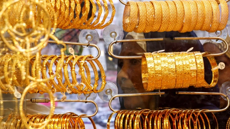 國內黃金市場大幅回調 期現貨同步走弱金飾降價