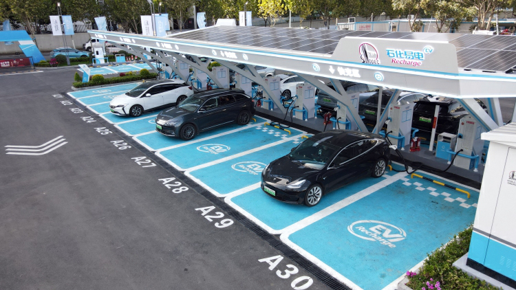 國家能源局：全國電動汽車充電基礎設施總數達到2101萬個 同比增長47.8% 