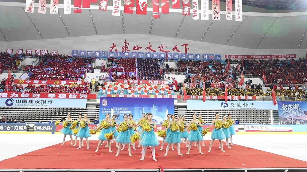 吉林「霧凇杯」冰超聯賽激戰 龍潭區奪魁助燃大冬會倒計時熱潮