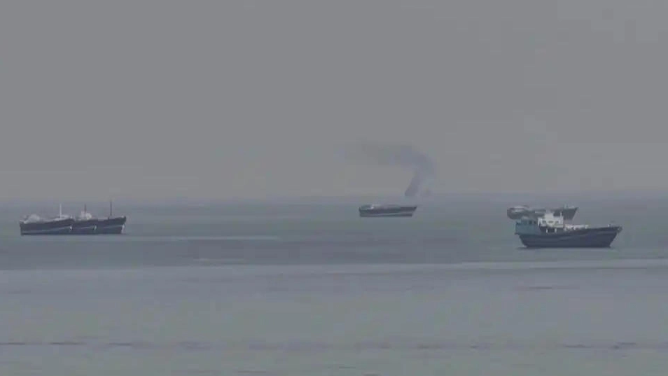 伊朗稱允許非「敵方」船隻通過霍爾木茲海峽