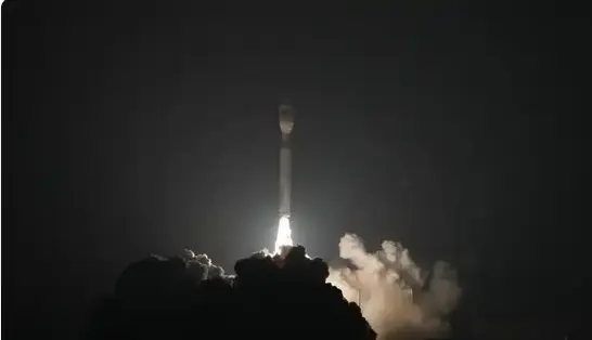海上一箭十星 中國成功發射微厘空間02組衛星