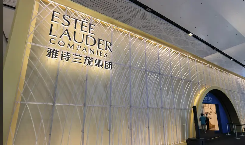 雅詩蘭黛確認正與西班牙美妝集團Puig就潛在合併事宜進行洽談