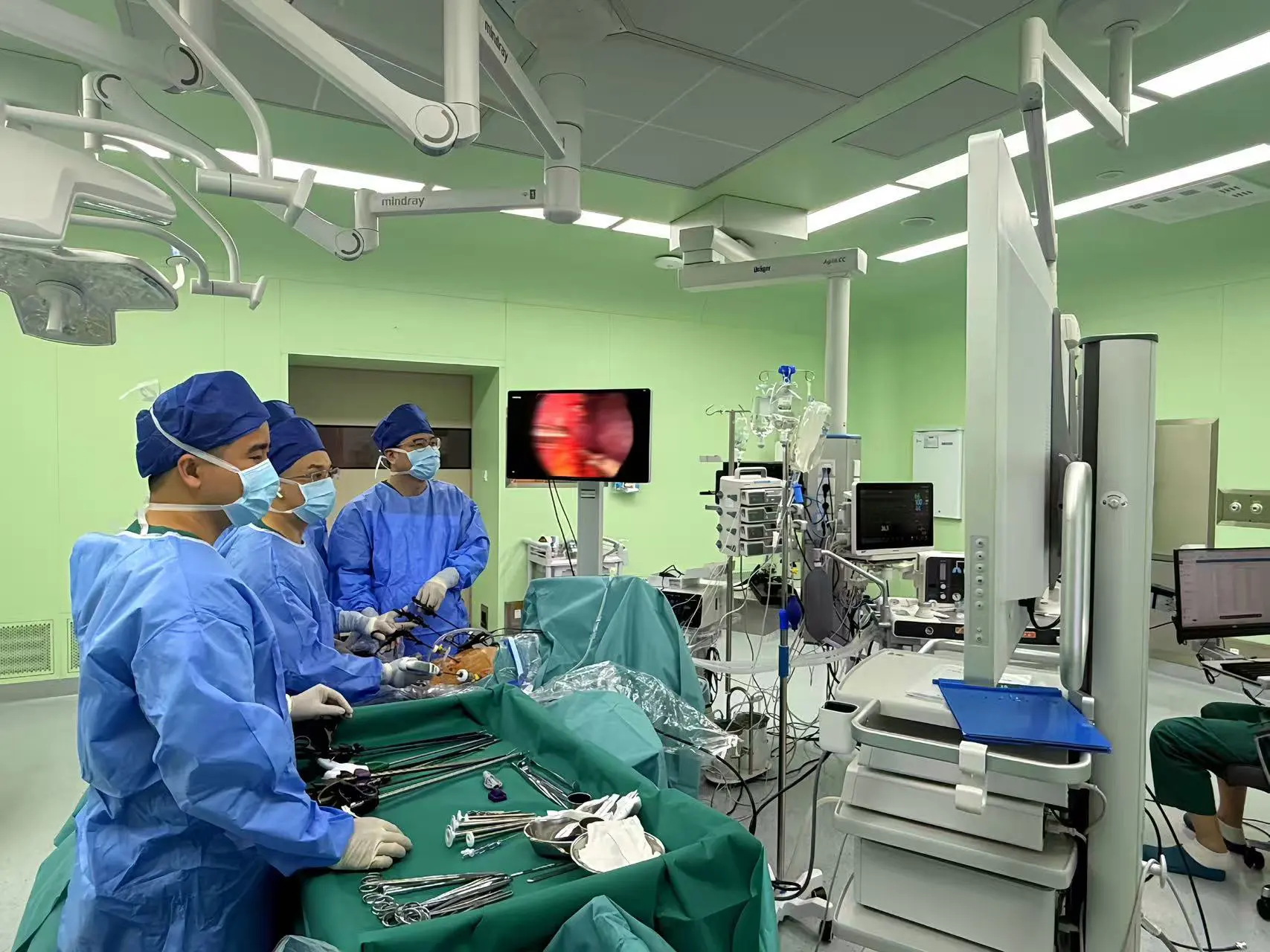 龍崗區四院成功完成首例高難度腹腔鏡下巨大脾臟占位切除術