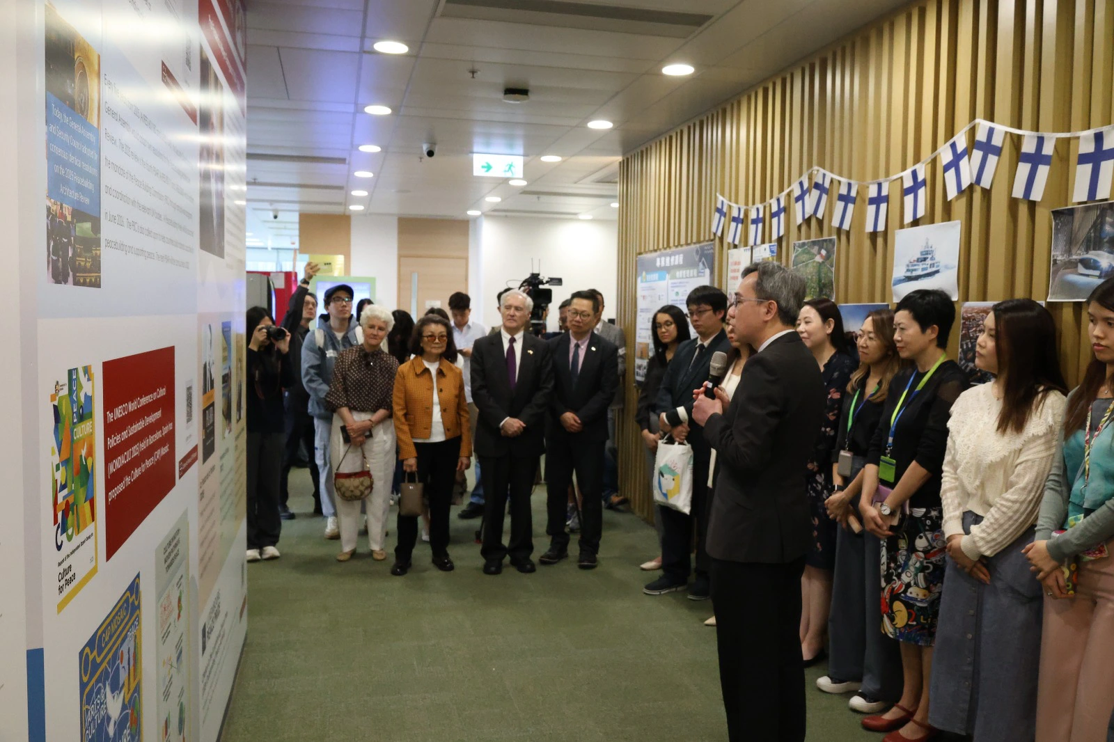 都大LiPACE全港首個「和平文化牆」揭幕