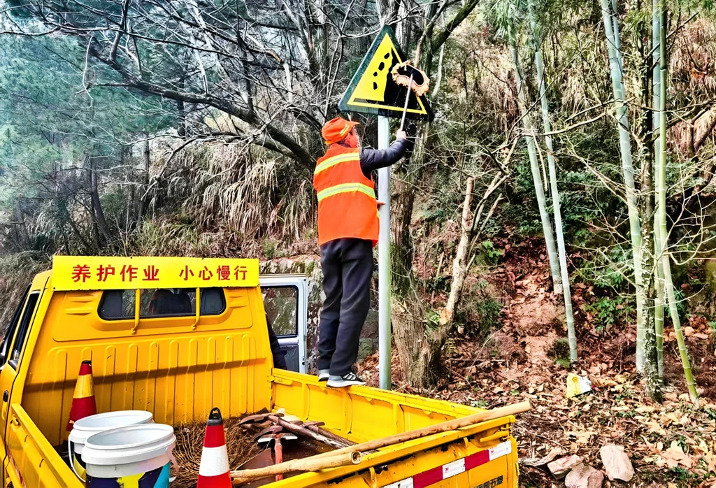 皖休寧縣：加強幹線公路管養 助力春遊春耕生產
