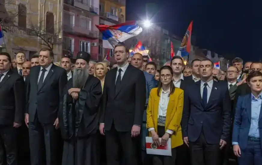 塞爾維亞萬人集會悼念北約轟炸遇難者