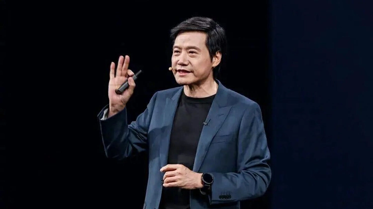 雷軍卸任金山雲董事長