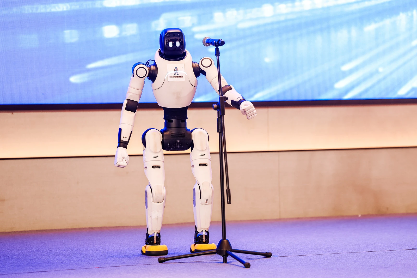 機器人開場＋14項簽約！坂田兩業融合對接會促區域協同發展