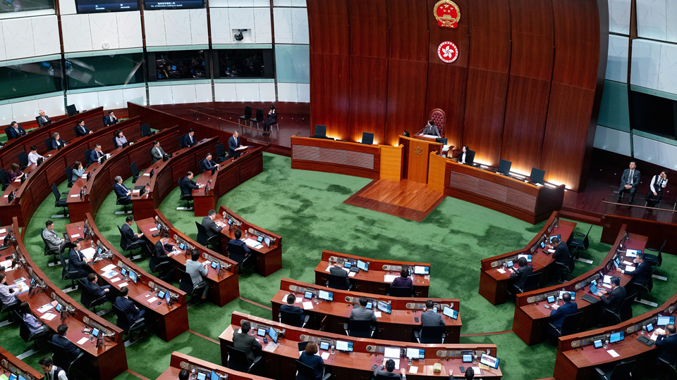 立法會強烈譴責及堅決反對英國所謂「香港半年報告」