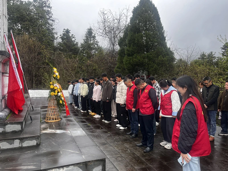 皖黟縣美溪：雨潤青山 師引心路